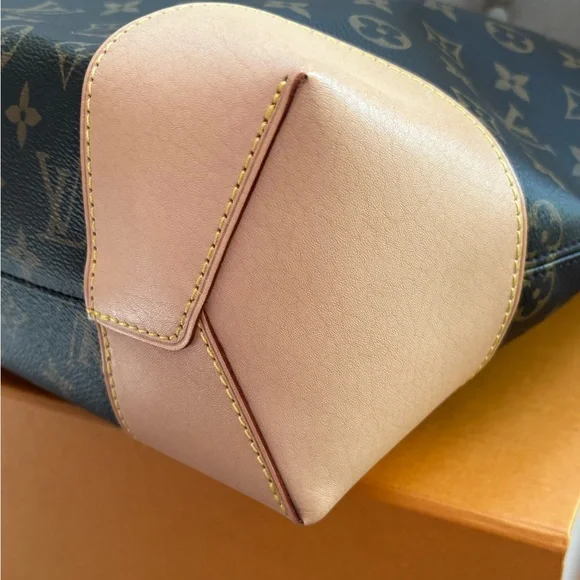 NEW Louis Vuitton Berri HOBO Bag - Picture 9 of 13